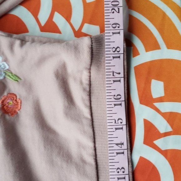 Pink embroidered blossoms top - Picture 11 of 11
